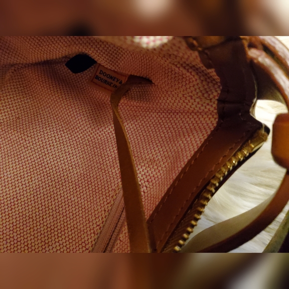 Dooney & Bourke Vintage Moon Bag Beyond EUC - Picture 9 of 16